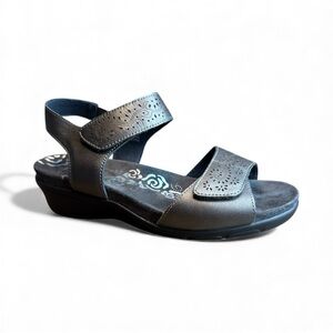 Propet Womens Wanda Sandal Gunmetal Pewter Color Size 9.5 (4E) Wide EUC